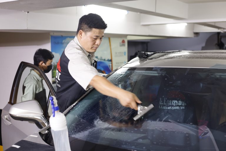 Dán Kính Chống Nắng Ô Tô Ở Đâu Uy Tín, Chất Lượng?