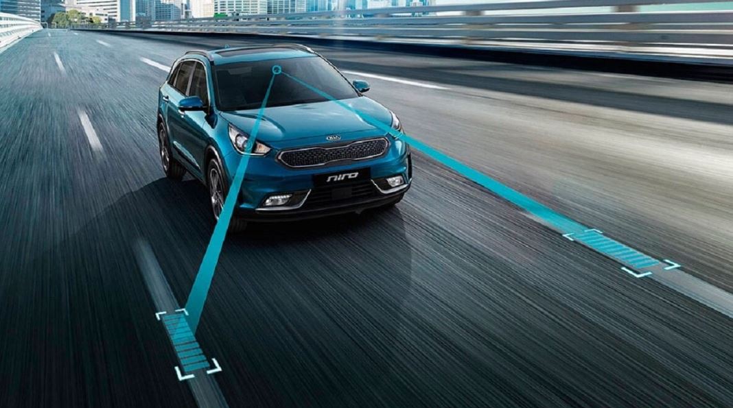 Hệ thống hỗ trợ giữ xe ở giữa làn đường LCA (Lane Centering Assis)