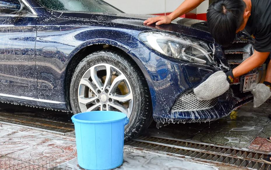 Chuẩn bị trước khi rửa xe ô tô đúng cách tại nhà