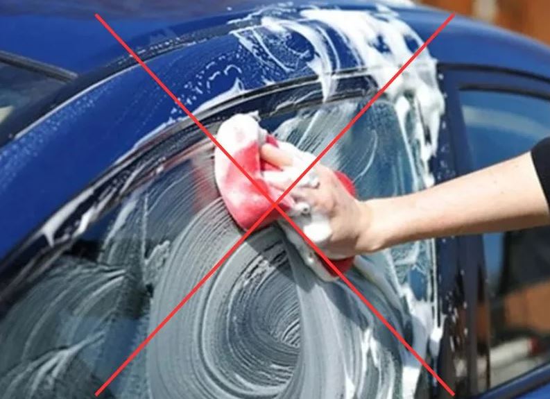 5 lỗi thường gặp khi rửa xe ô tô đúng cách tại nhà cần tránh ngay