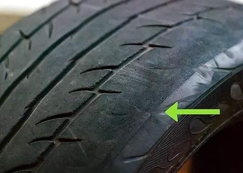 6 Dấu hiệu cảnh báo cần thay lốp xe ô tô