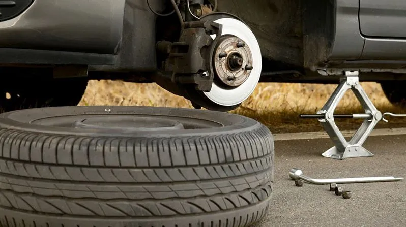 Hướng dẫn từng bước thay lốp dự phòng